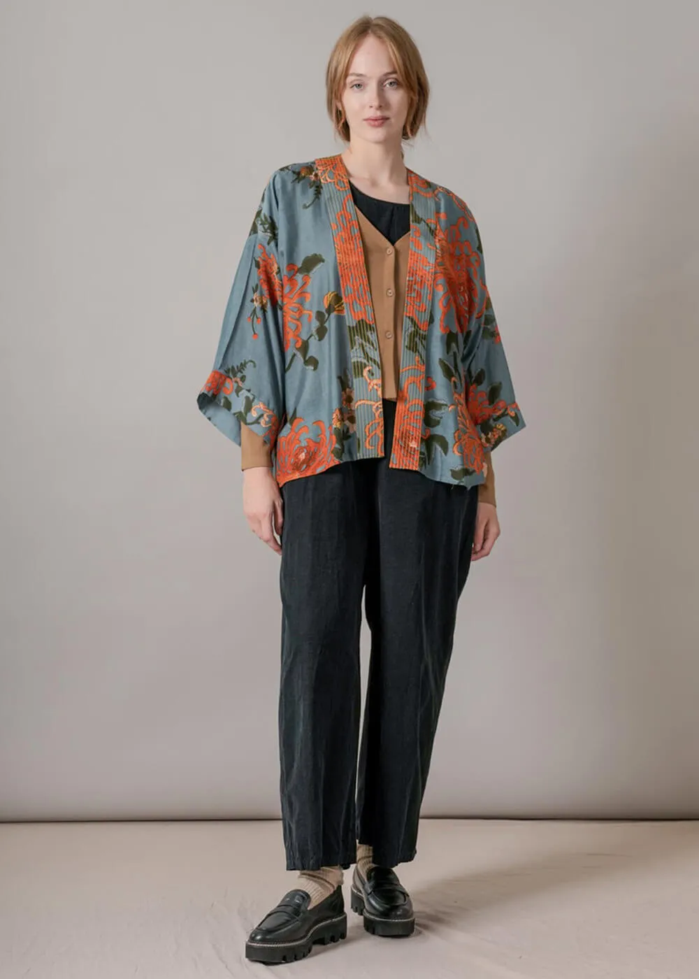 One Hundred Stars Chrysanthemum Short Kimono Grey